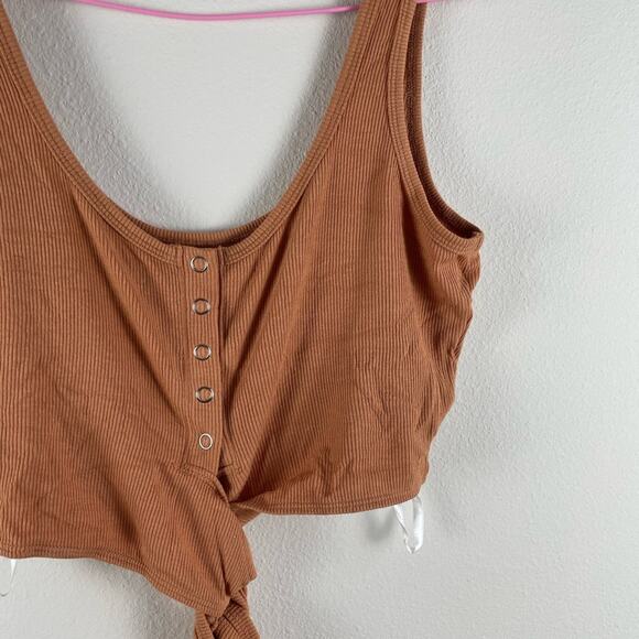 Privacy Please Orion snap button wrap tank top - Picture 4 of 6